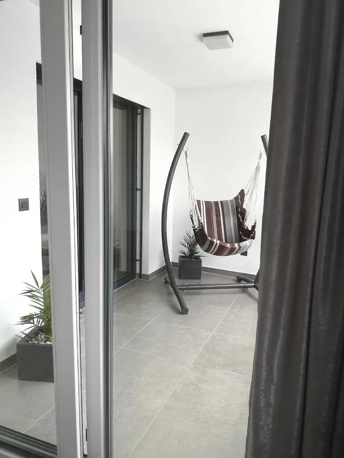 Apartment Beni 诺维·维诺多尔斯基