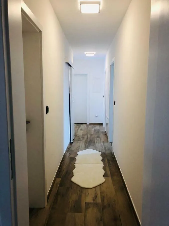 Apartment Beni 诺维·维诺多尔斯基